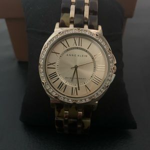 Woman’s Gold Face tortoise link band